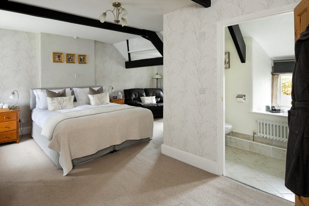 Reddivallen Farm B&B - The Reddivallen Suite - bed and en suite