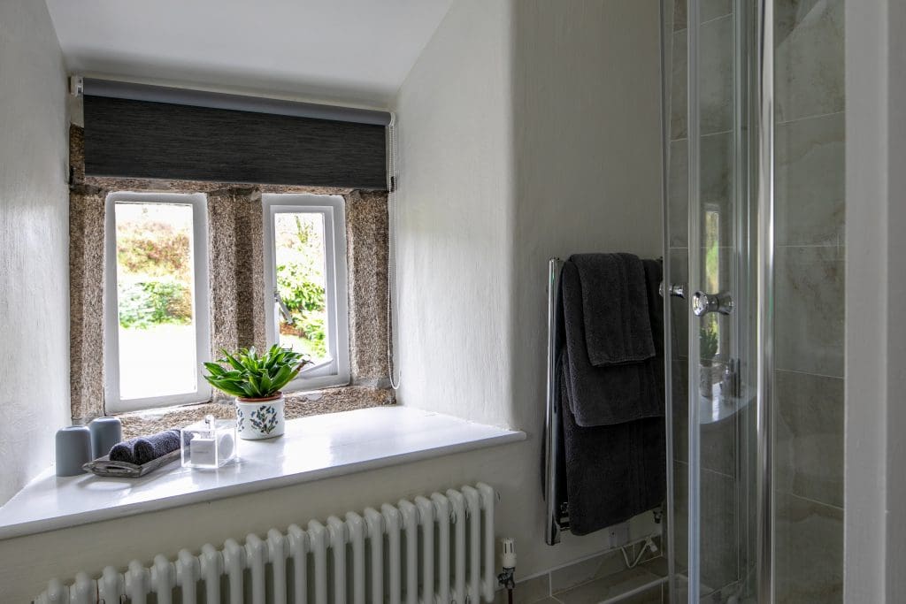 Reddivallen Farm B&B - The Reddivallen Suite - window